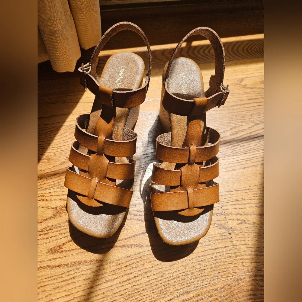 NWOT Limelight Slingback Wedge Platform Clogs Sandals in brown/Natural tan